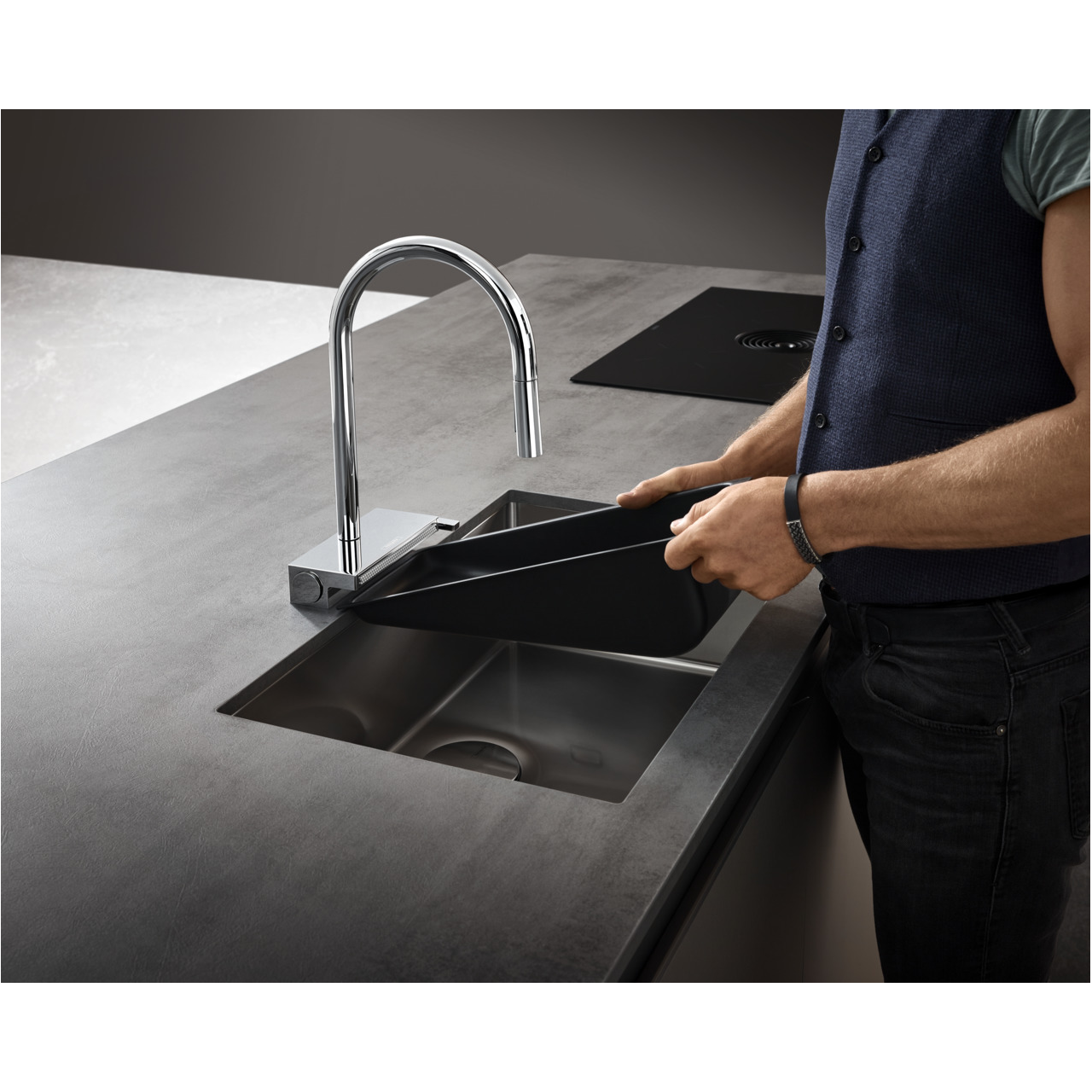 Hansgrohe F14 Багатофункцiональний коландер, для кух. мийки, чорний мат