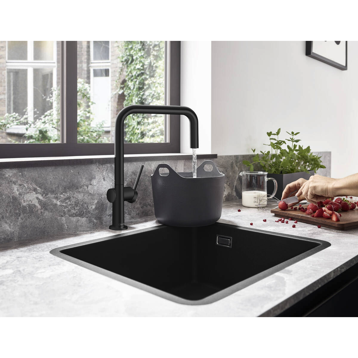 Кухонна мийка кам`яна HANSGROHE 43431170, чорний